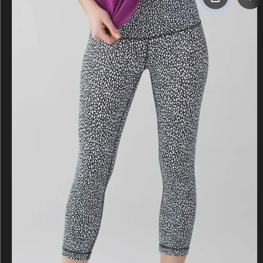 Lululemon wunder under high waisted cropped leggings in black and white mosaic